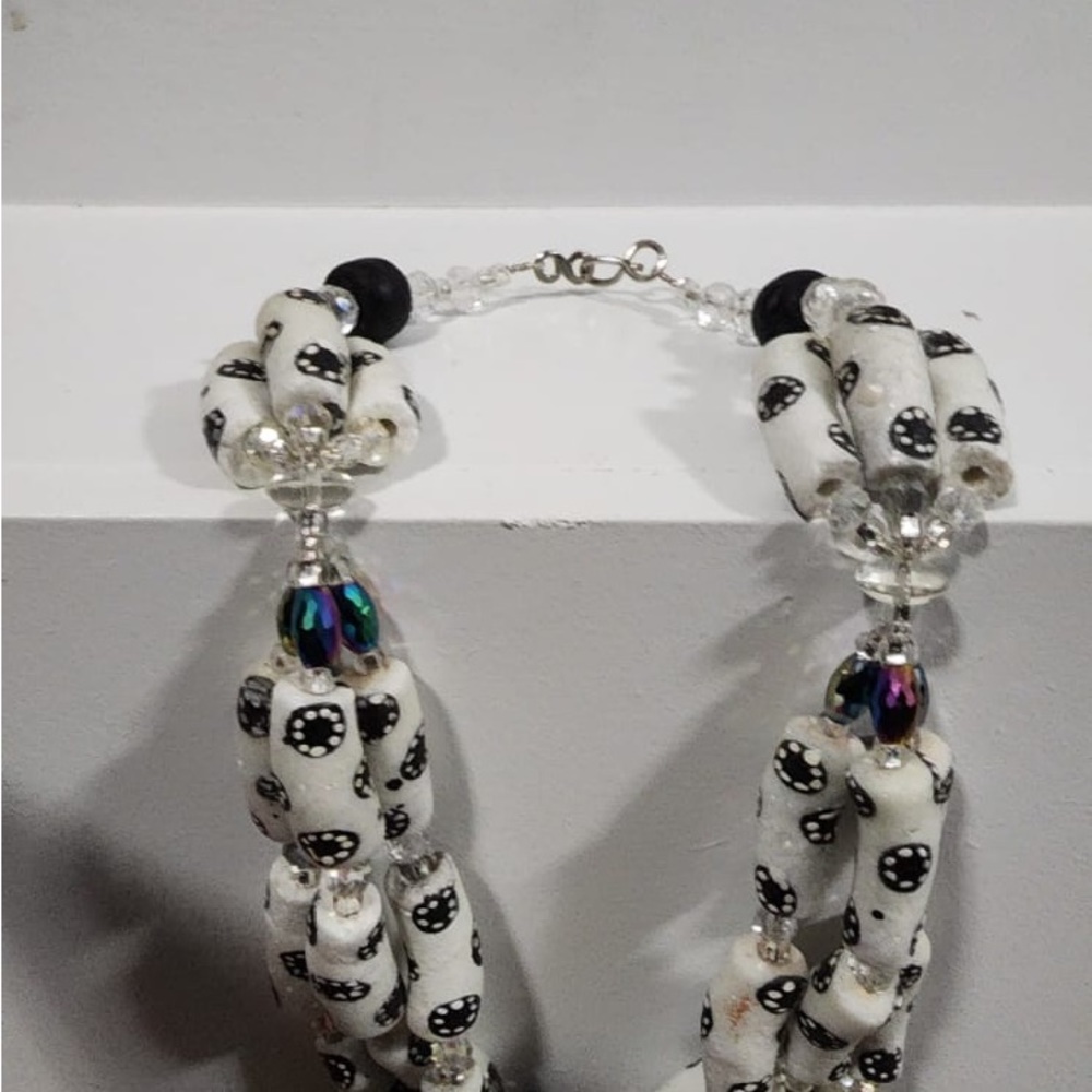 African Bead Necklace
Exquisite Handmade African Multi strand beads Necklace.
